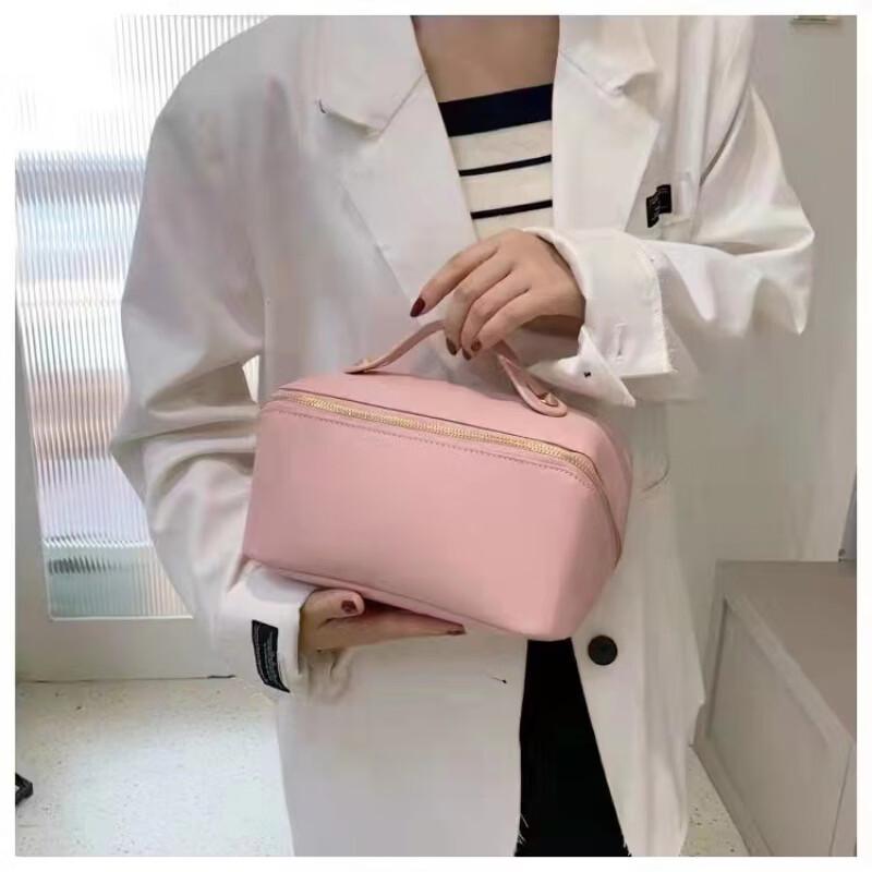 OEING Large Capacity Portable Cosmetic Bag