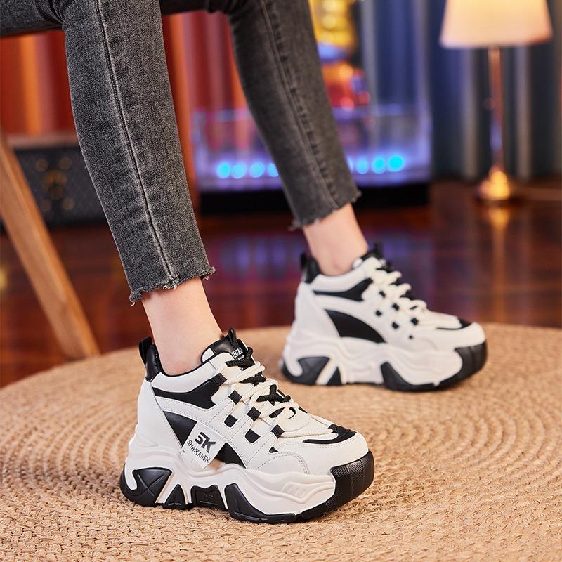 Nuovi scarponcini invernali versione coreana con rialzo interno scarpe casual da papà suola platform tacco a zeppa scarpe da studente abbinamento colori versatile scarpe da donna