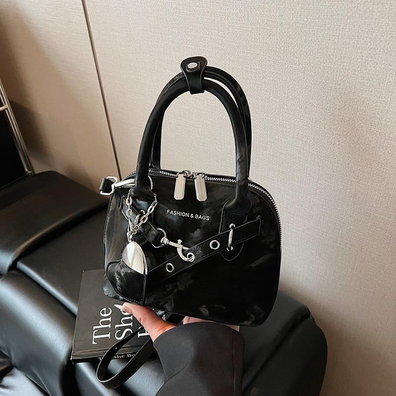 

Stylish retro underarm shell bag portable commuter bag new simple women s bag versatile messenger bag чорний