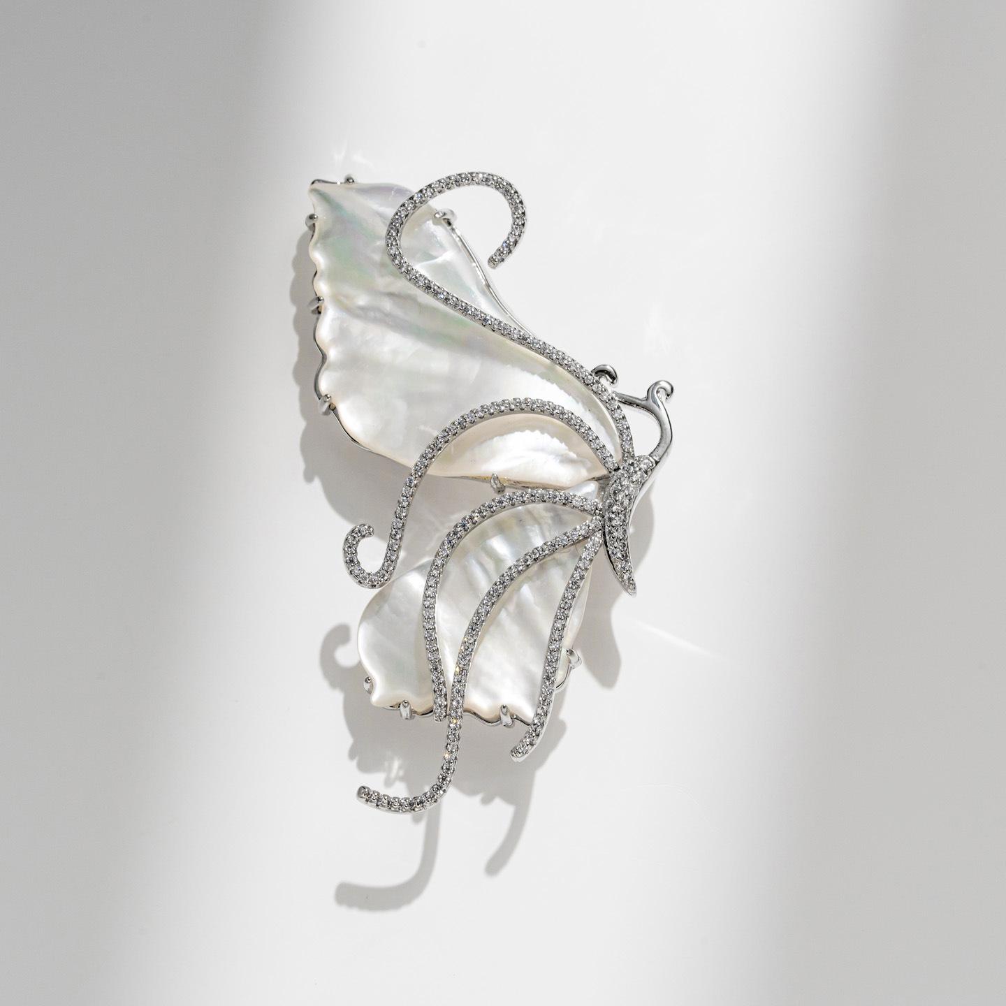 Bo Xin Yun Elegant Shell Butterfly Brooch: Women s Micro-inlaid Zirconia Lapel Pin