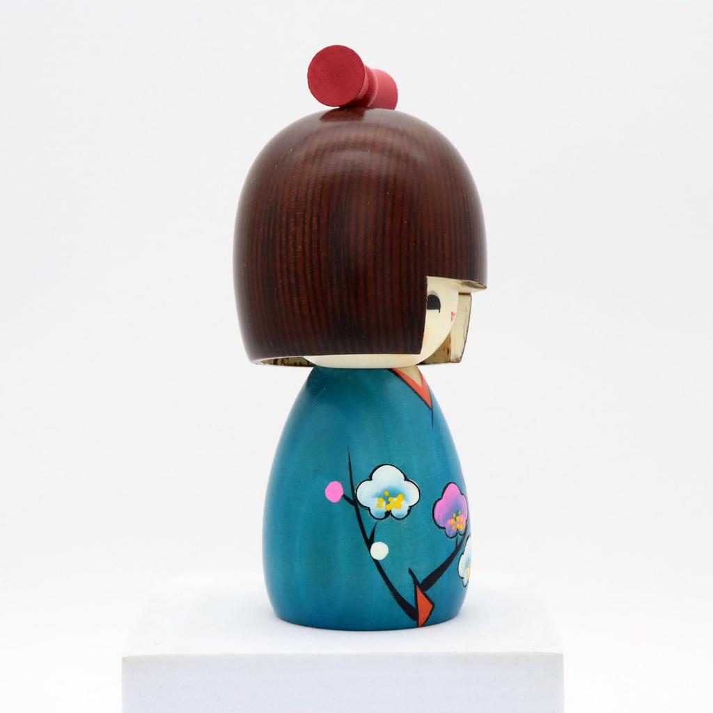 Laboratorio Kojo Kokeshi Bambola Kokeshi per Made in Japan "Chiamando la Primavera" (blu)