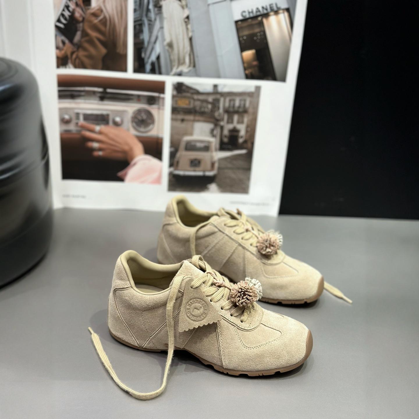 

[Fanfuna] 2025 autumn fringed flower ball fashion cow suede leather round head lace-up flat inner height-increasing Forrest Gump shoes 40