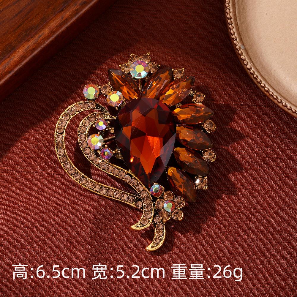 Temperament jewelry fashion personality heart crystal glass brooch high-end corsage women's clothing accessories pin