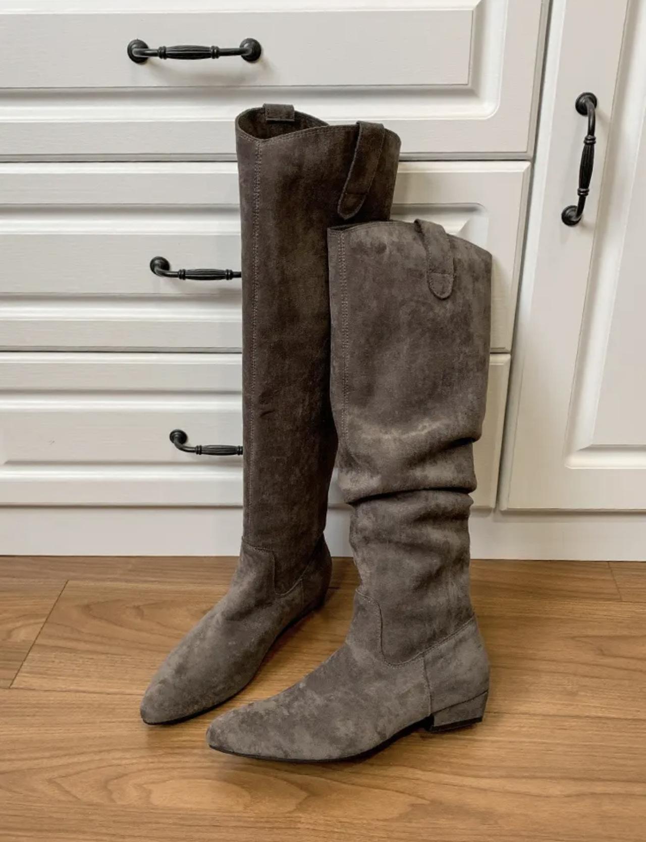 

Thick heel retro V-mouth stacked medium boots women s shoes 2025 new autumn and winter pointed western cowboy boots 35 серый