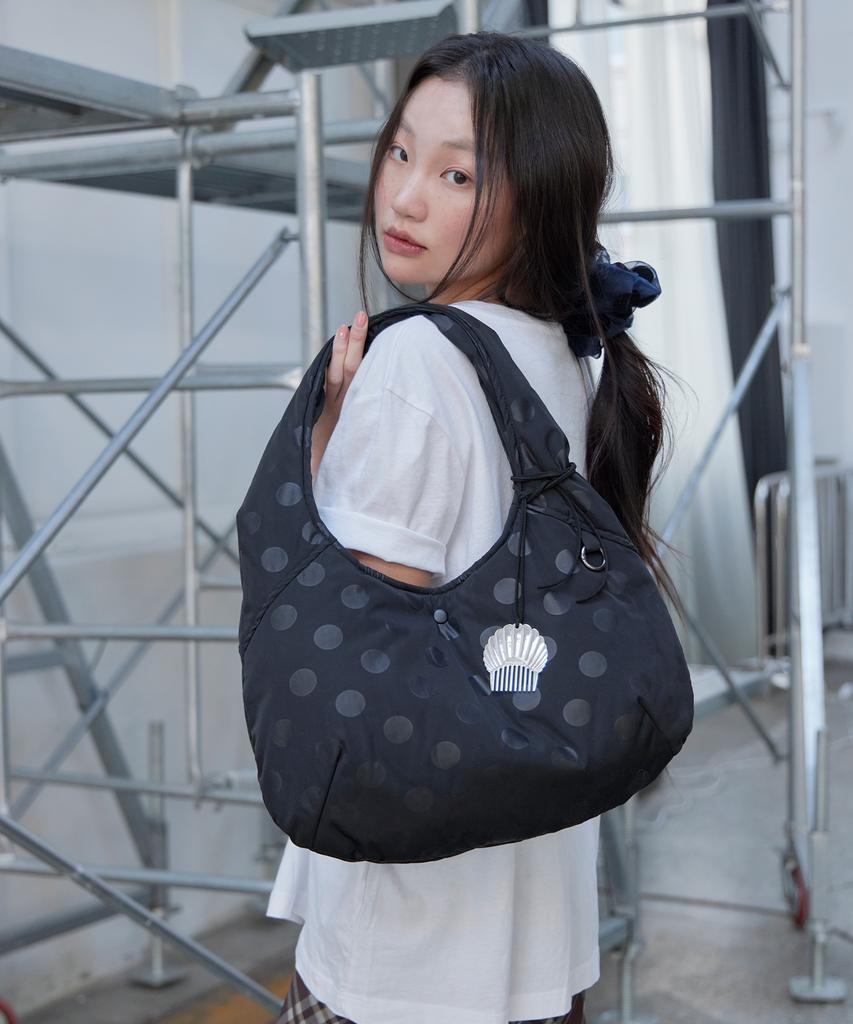 Haveawhale Dot Padding Bag (Bk)