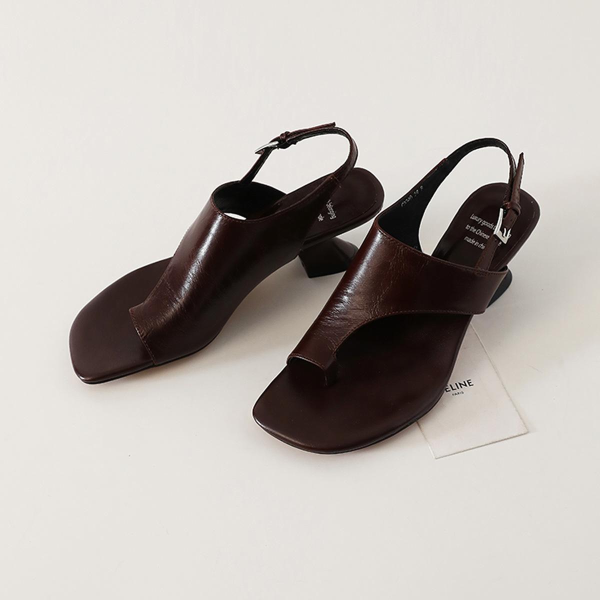 

Soft leather version~ Design thick heels high heels 2025 summer French retro square head cover toe sandals women s outer wear 35 маджента