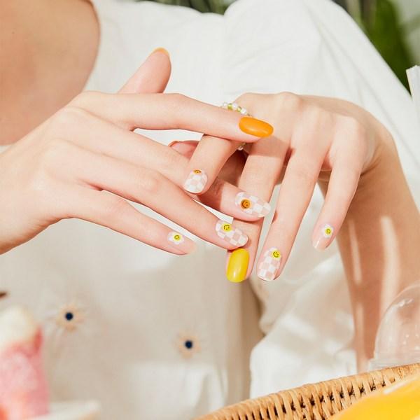 

Dashing Diva Glow Sunny Sunny Nail Sticker Set, 1 set