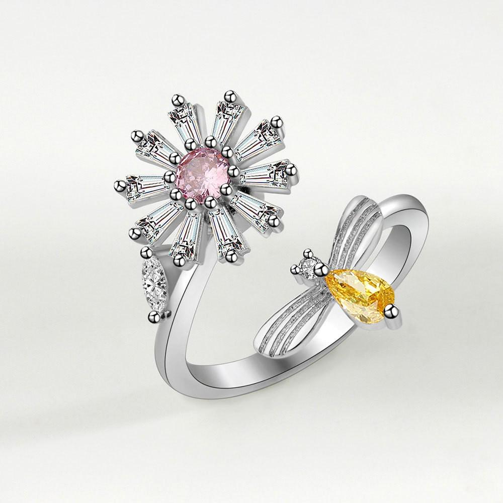 Women's Niche Rotatable Ring: Fashionable, Trendy, and Luxurious