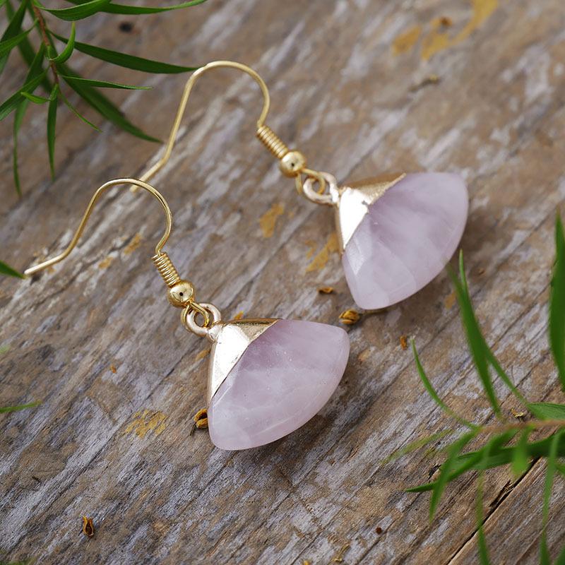 Simple and sweet natural stone fan earrings, studs, light luxury jewelry earrings.