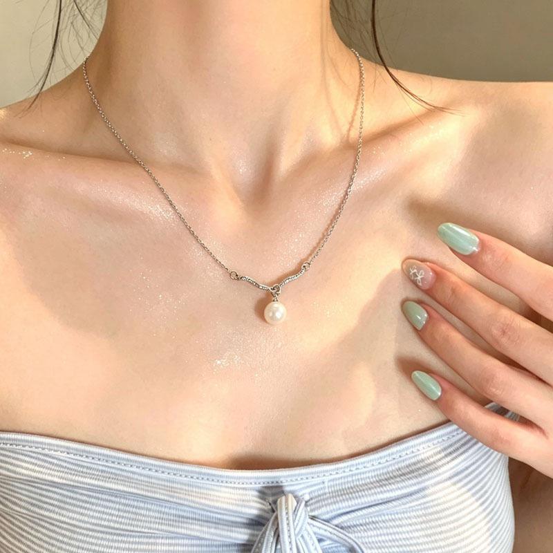 Wave Pearl & Cubic Zirconia Pendant Choker Necklace for Women - Elegant Clavicle Chain Accessory