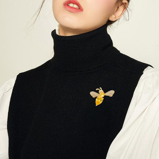 Mini Brooch Dazzling Rhinestone Inlay Bee Shape Zinc Alloy Pin Suits Coats Sweaters Scarves Badge Outfit Accessory