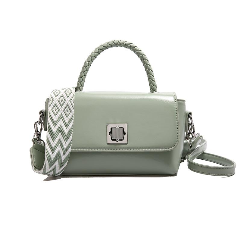 

Новая текстурированная женская сумка через плечо летний тренд простая однотонная высококлассная для поездок на работу универсальная сумка-мессенджер маленькая квадратная сумка one size fits all зелёный