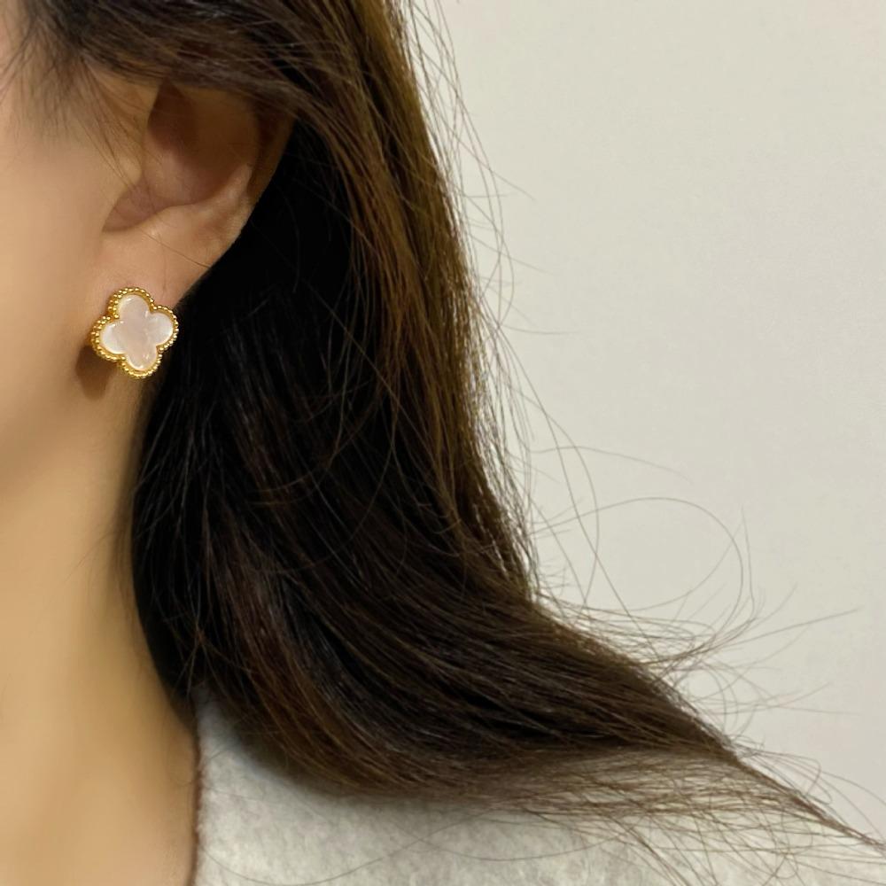 Retro Classic Fashion Four-leaf Clover Earrings - New Luxury Elegant Stud Earrings for Women