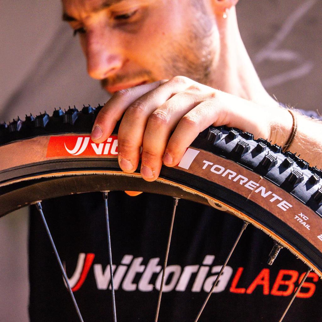 Vittoria Torrente TLR Tubeless Ready All Black Hookless Compatible XC-Trail G2.0 29x2.6 (65-622)