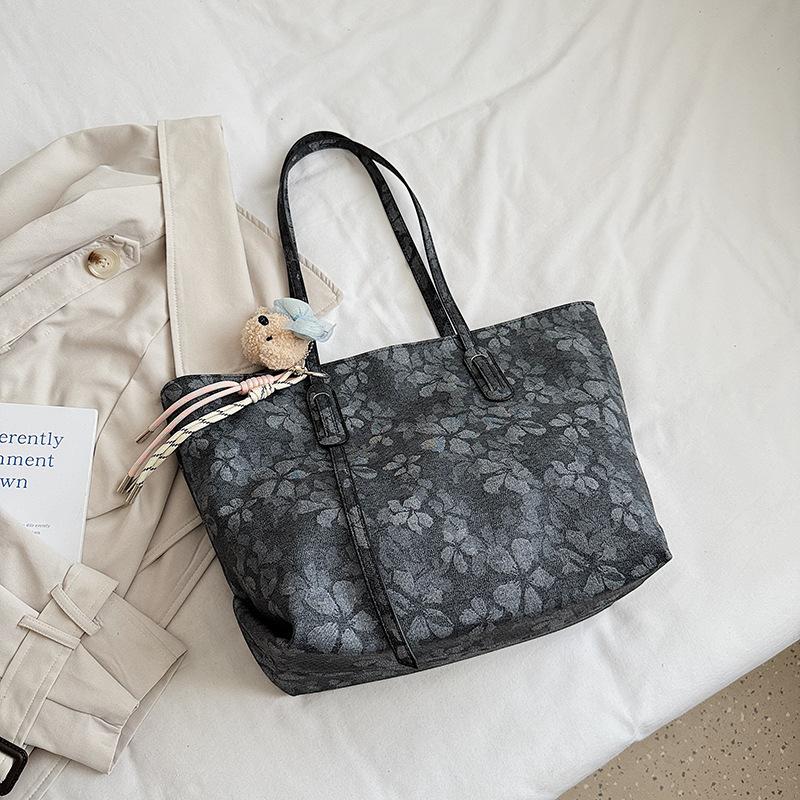 

Сумка-тоут Стильная большая летняя сумка Одноплечевая сумка Модная большая вместительная сумка под мышкой для женских поездок на работу чёрный