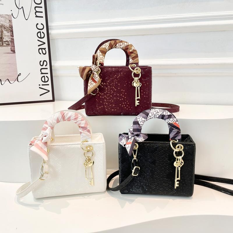 Spring and summer 2025 new European and American fashion retro handbag women's versatile silk scarf single shoulder Princess Diana bag tide