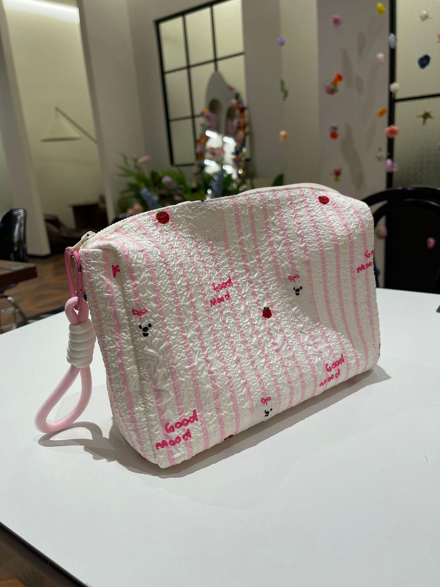 Large Capacity Lightweight Travel Organizer Bag for Clothing, Underwear, and Cosmetics