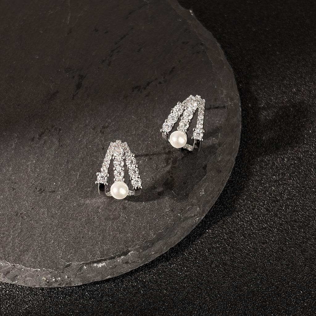 New Simple Line Diamond-encrusted Pearl Stud Earrings Women's Niche Earrings Cat Claws Full of Diamonds Light Luxury Super Flash Pearl Stud Earrings