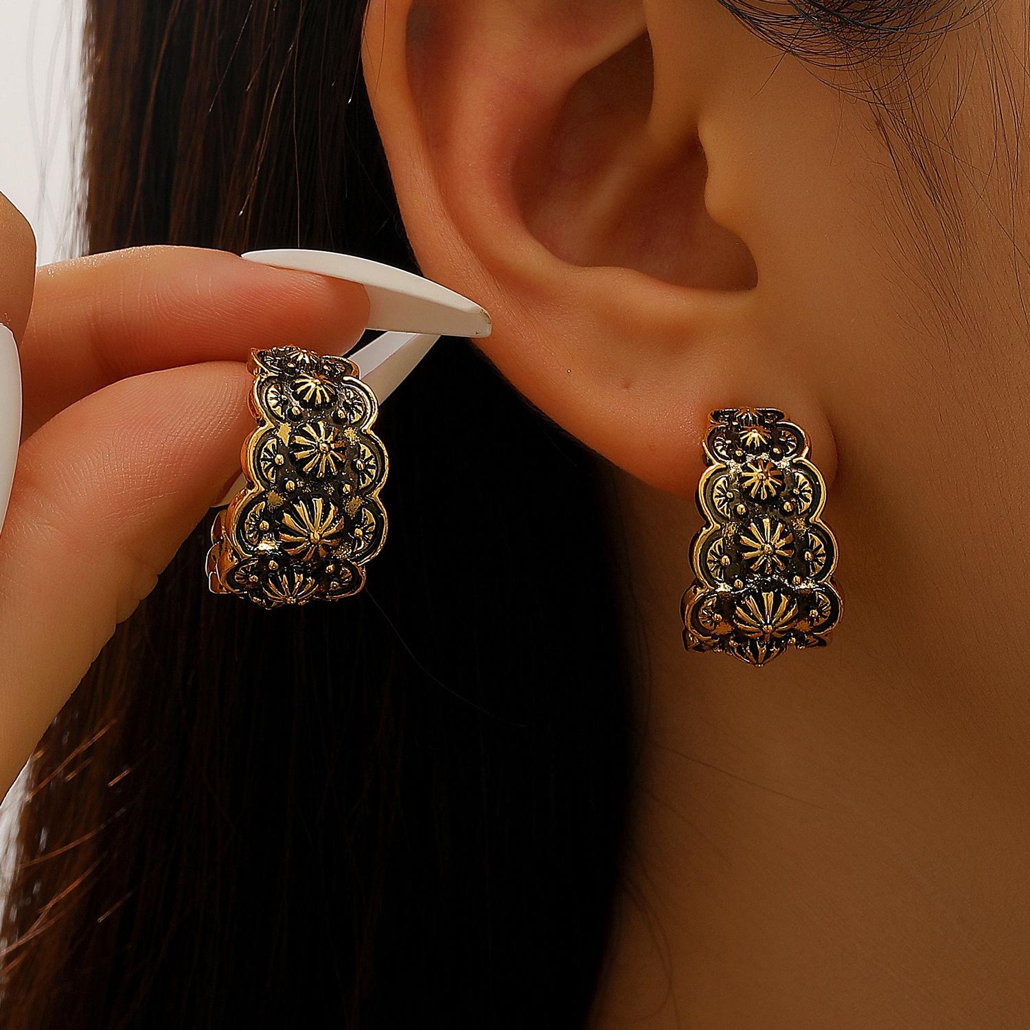 

Модные серьги-подвески для женщин золотой