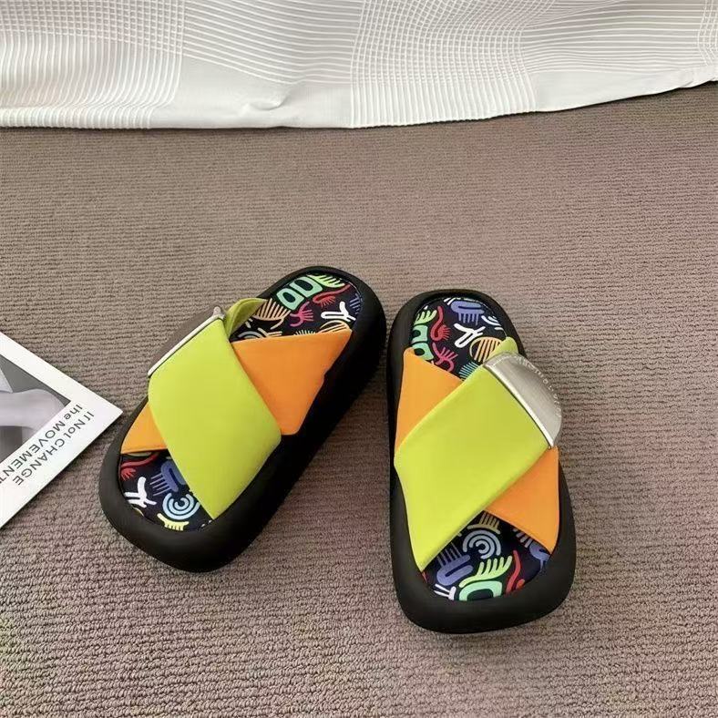 Graffiti slippers women's summer wear new niche fashion muffin thick bottom out beach cool slippers