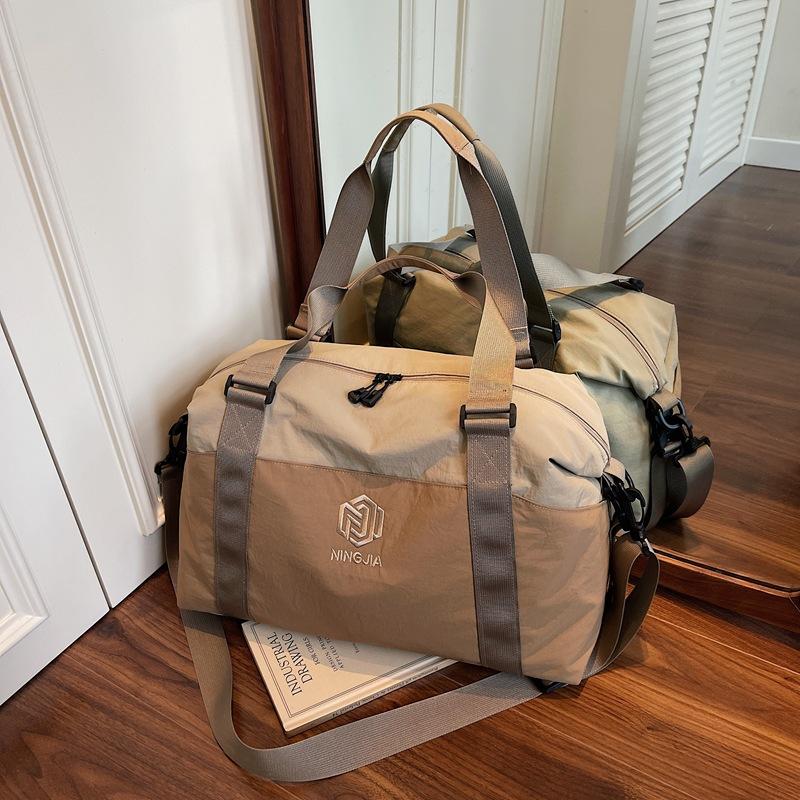 Large capacity travel bag dry and wet separation short trip outdoor fitness bag fashionable versatile shoulder messenger bag