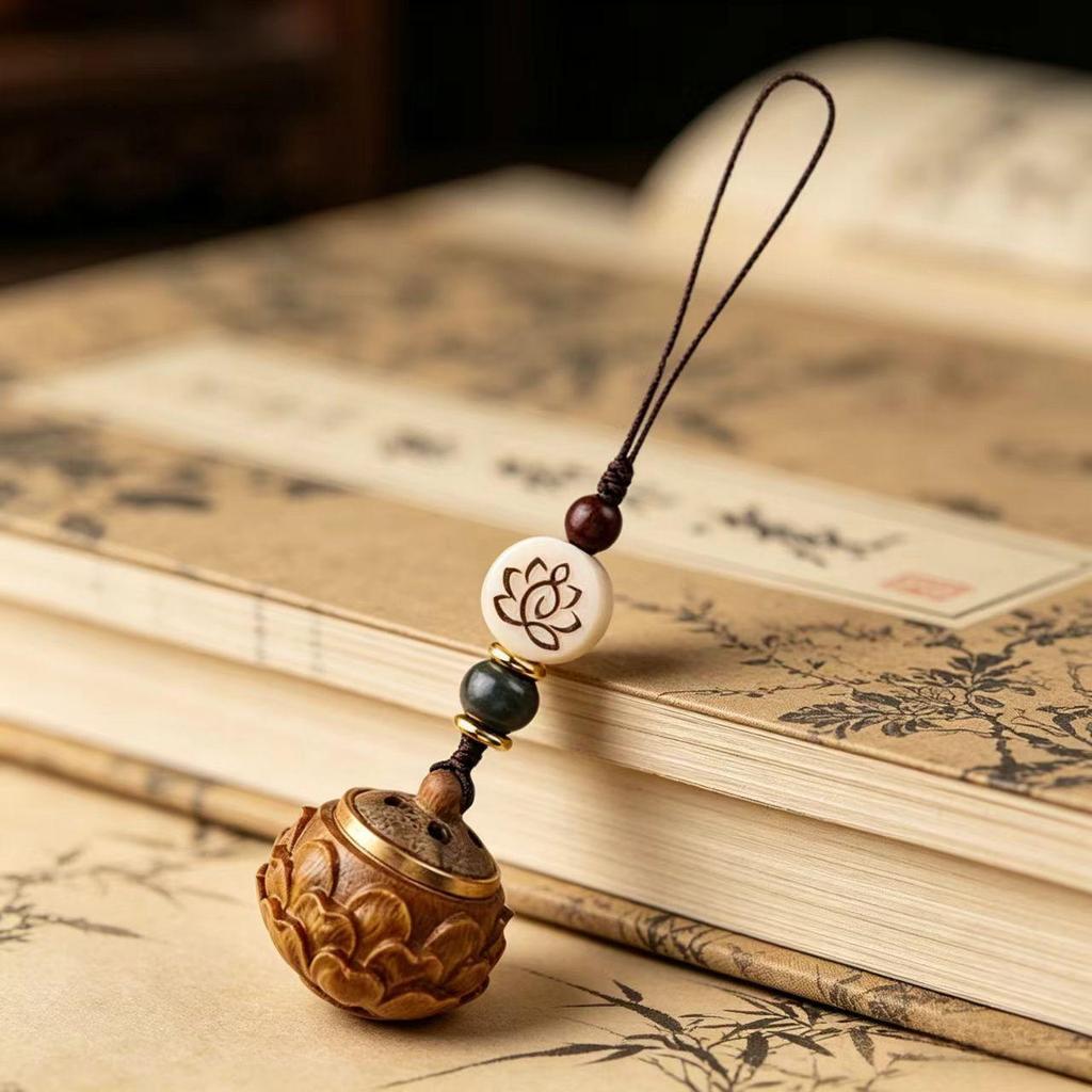 Green Sandalwood Sachet Ball: Ancient-Style Aromatherapy Pendant & Mobile Phone Lanyard with Opening Feature.
