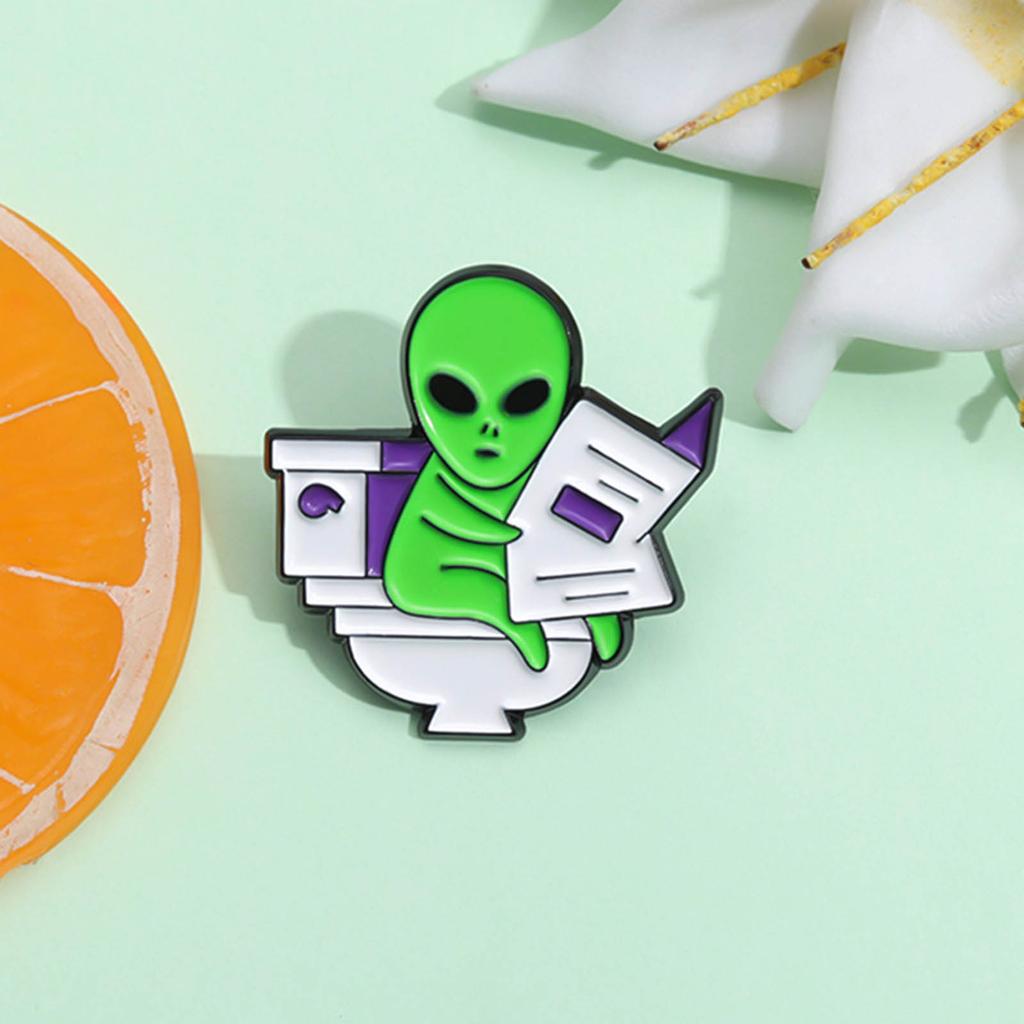 Unique Alien Reading Newspapers Pin Alien Badge Creative Accessory Alien Pin Eye Catching Brooch Pin Clothing Jewelry