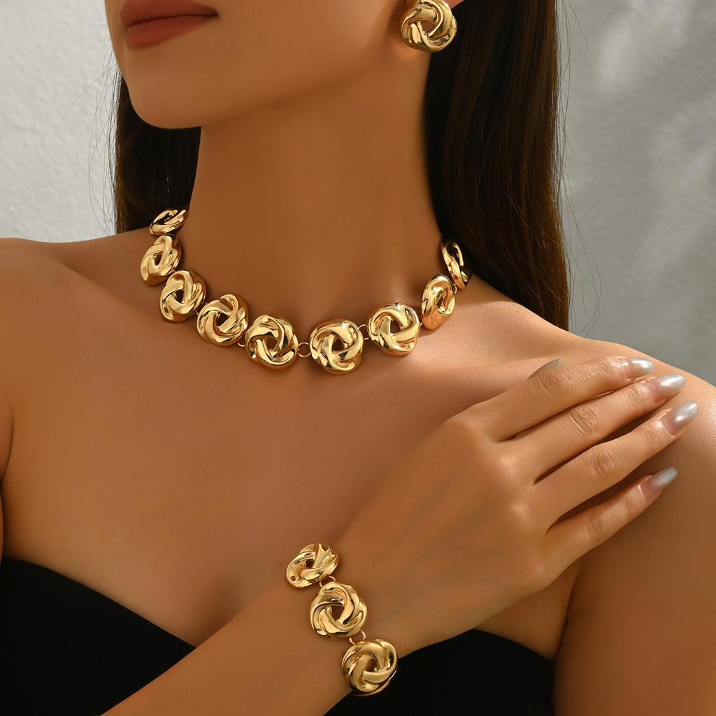 Women's Necklace Jewelry, Versatile Hollow Twisted Design Pendant Chain Bracelet Set Earrings Versatile