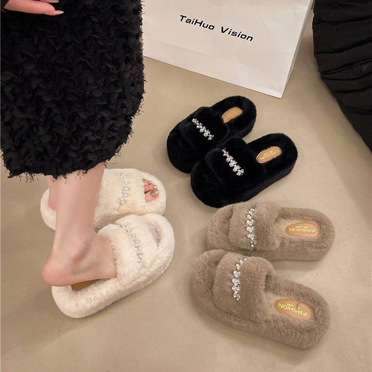 Internet celebrity pearl word fluffy slippers women wear 2025 new autumn and winter fairy wind plush cotton slippers