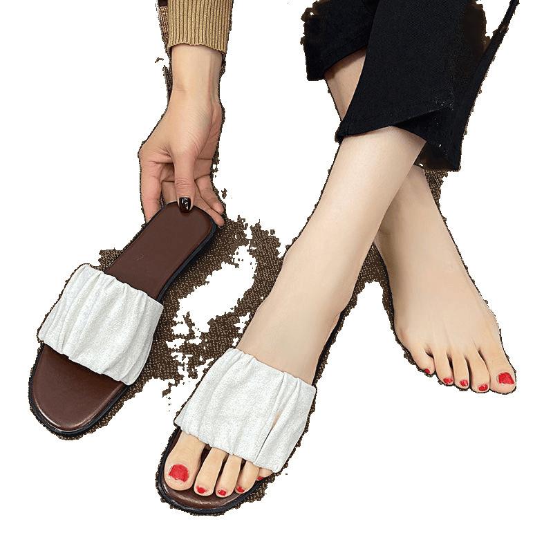 Large size cool slippers women's light flat bottom non-slip beach foreign style trend outside wear French high-end sense one word sandals fragrance