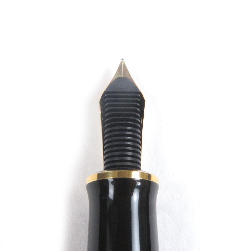 Excellent PERIKAN Fountain Pen Souvern M600 Cap Type Black Gold 14C Mens Used