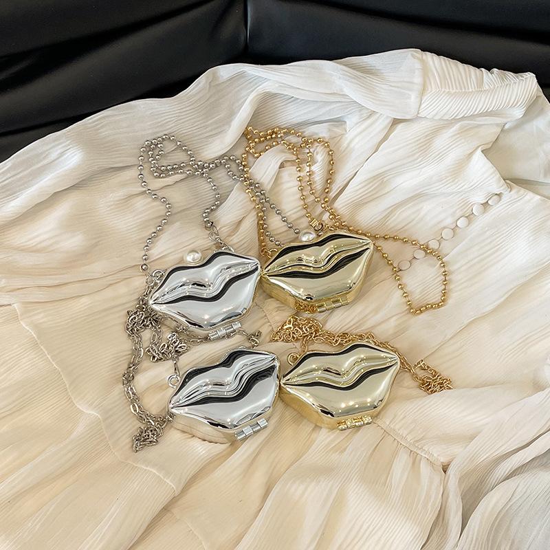 Mini acrylic small bag 2025 new European and American fashion lip styling bag women's chain crossbody red envelope