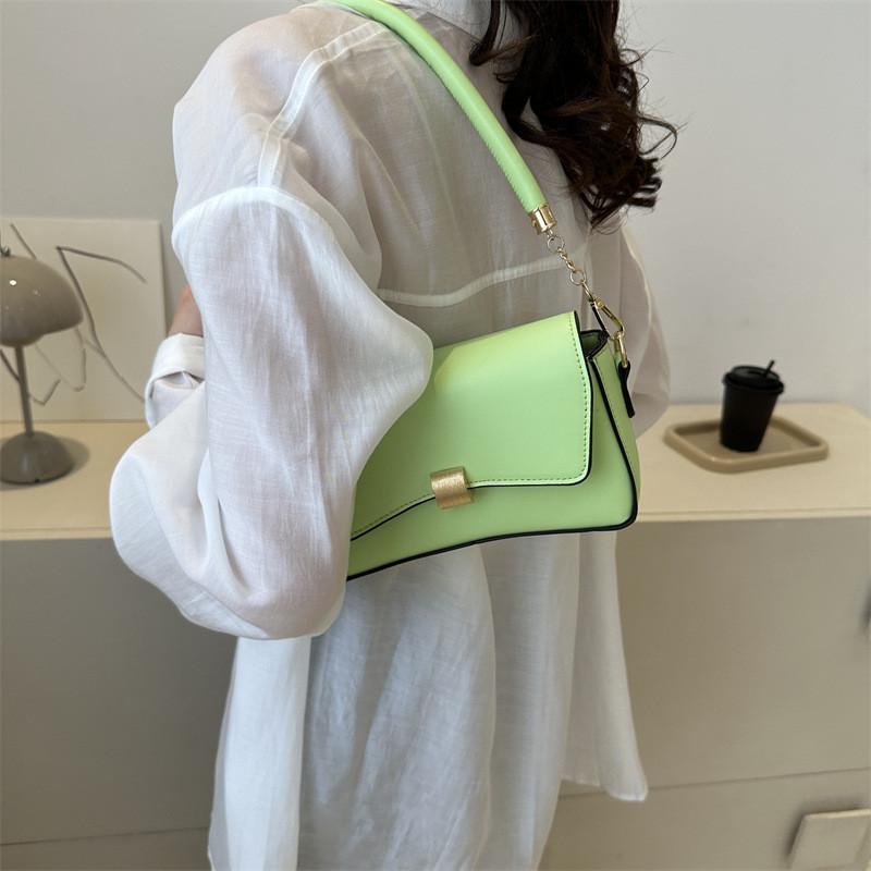 Trendy Street Style Underarm Bag For Women Stylish Medium Sized Crossbody Bag With Magnetic Closure