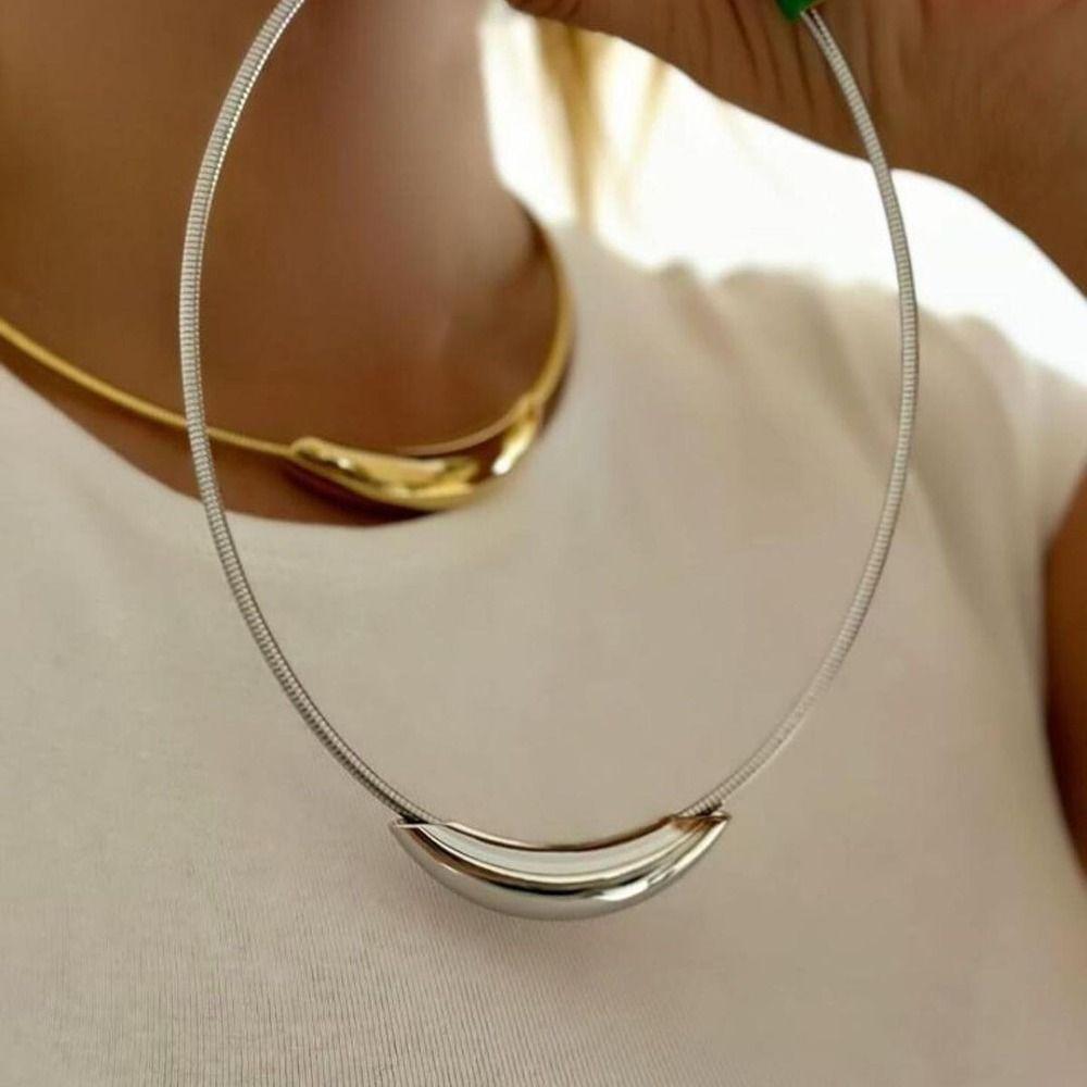 Simple Metal Necklace Magnetic Heart Necklace Fashion Vintage Choker  Gift
