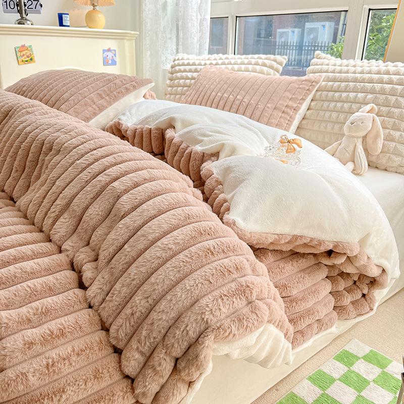 Milk Velvet Four Piece Set, Warm In Winter, Thickened Coral Velvet Bed Sheet, Quilt Cover, Flannel Bed