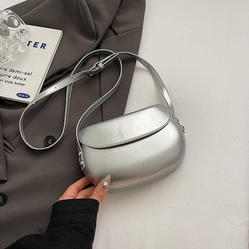 

Korean small bag retro new saddle bag premium versatile simple mobile phone bag niche exquisite messenger bag