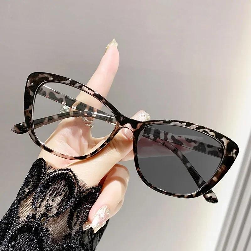 Euro-American Cat-Eye Frame Design Color Changing Myopia Eyewear Blue Light Blocking Butterfly Frame Design Light Adaptive Myopia Eyewear