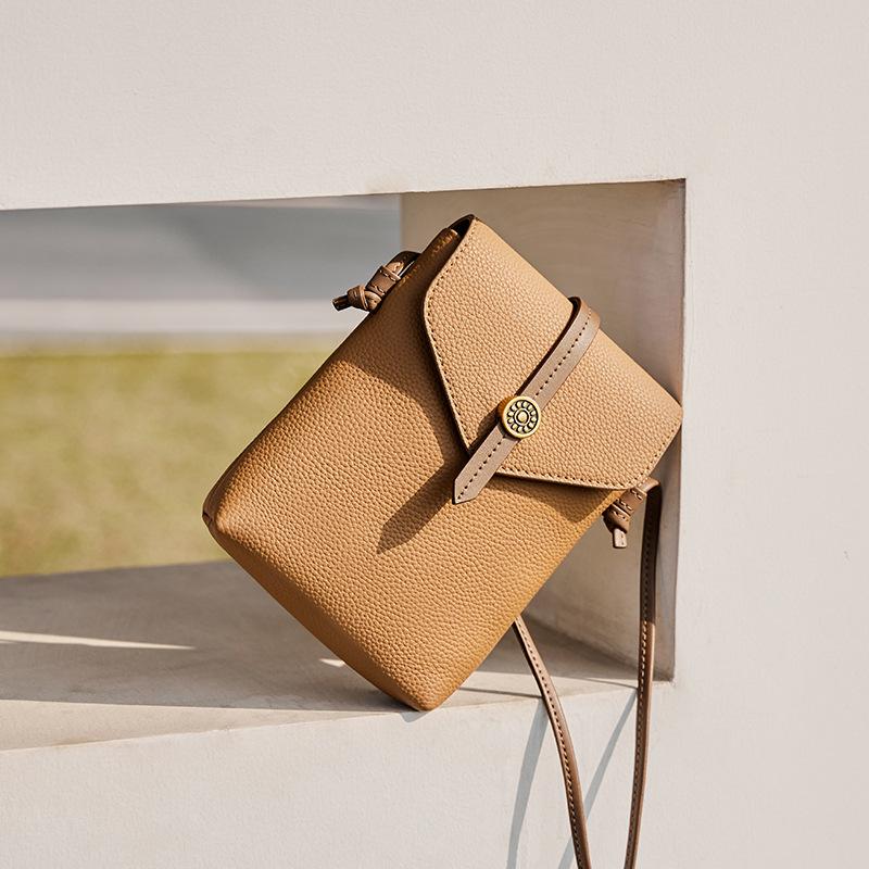 

Mrs. Qiao Genuine Leather Phone Bag Crossbody for Women 2025 New Mini Small Bag Ladies Autumn Winter Phone Small Bag Long14CM*Thick5CM*High19C золотисто-коричневый