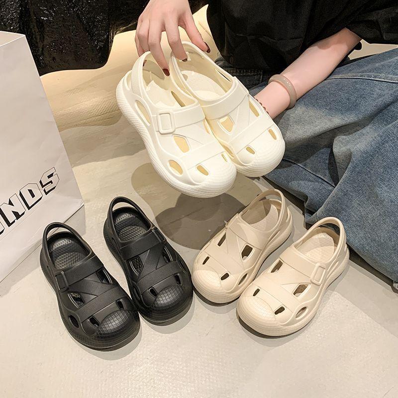 2025 autumn new versatile go out non-slip muffin bottom hole shoes women wear fashion soft sole explosion Internet celebrity slippers