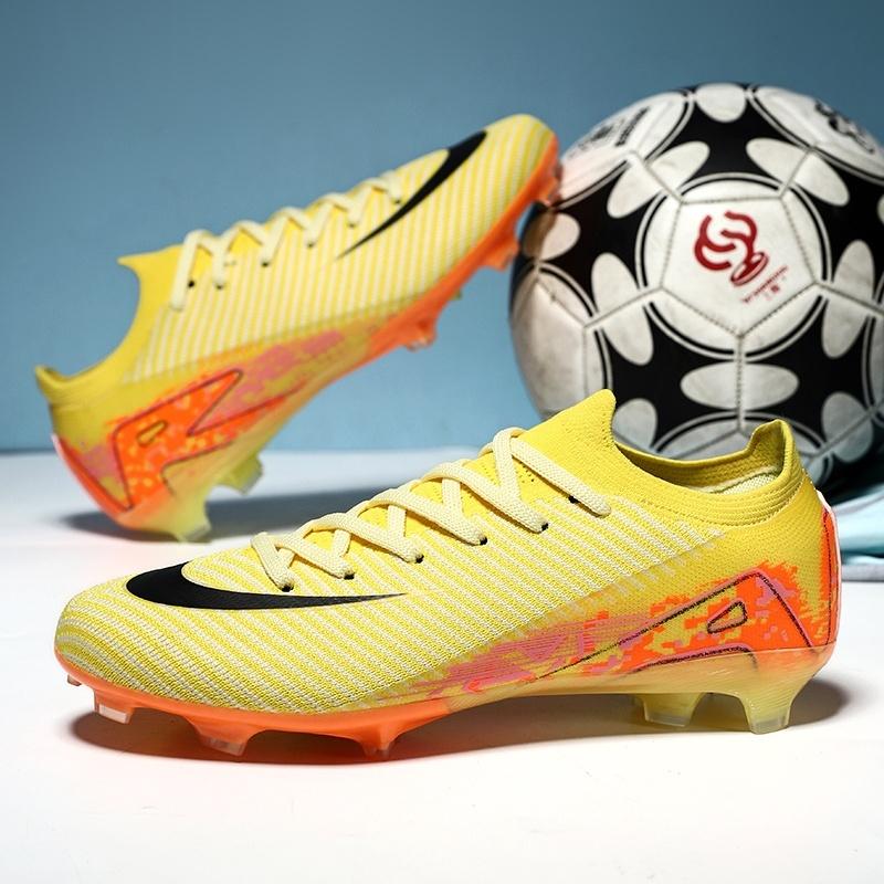 Nuovi Scarponi da Calcio da Uomo Adulti Allenamento Sport Calcio Scarpe Tacchetti Ragazzi Outdoor Tacchetti Lunghi Antiscivolo Traspiranti Partita Comodi