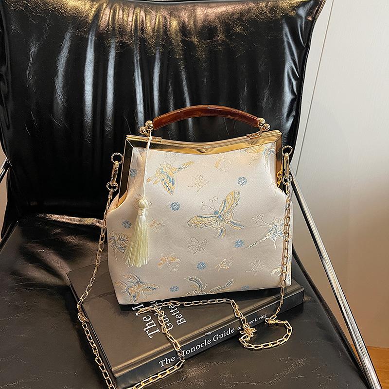 Elegant Chinese Painting Clutch with Pearl Embellishment - 2025 New Chinese Art Clutch (Perfect Cultural Gift)