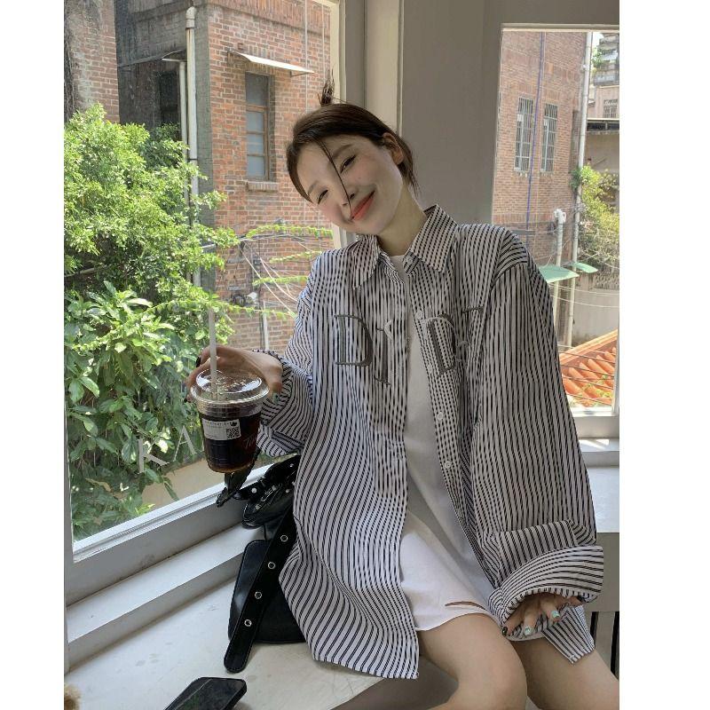 

Полоски для уменьшения возраста Средней длины Длинная длина Маленькая рубашка Ретро Вышивка Blue striped shirt L