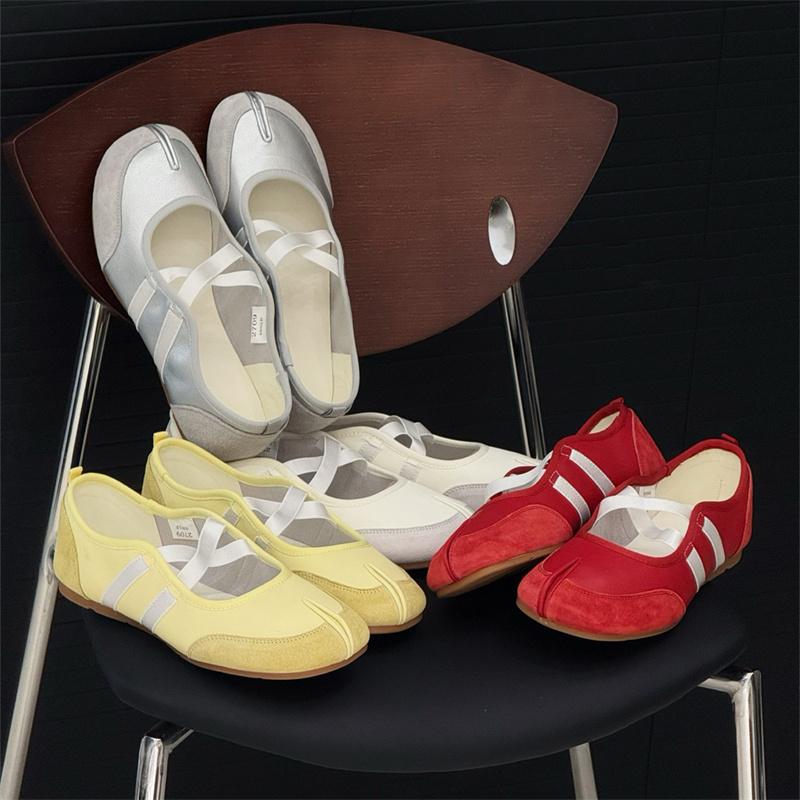 IPPEUM Women Tabi Sneakers 2025 New Split Toe Ballet Flats Shoes