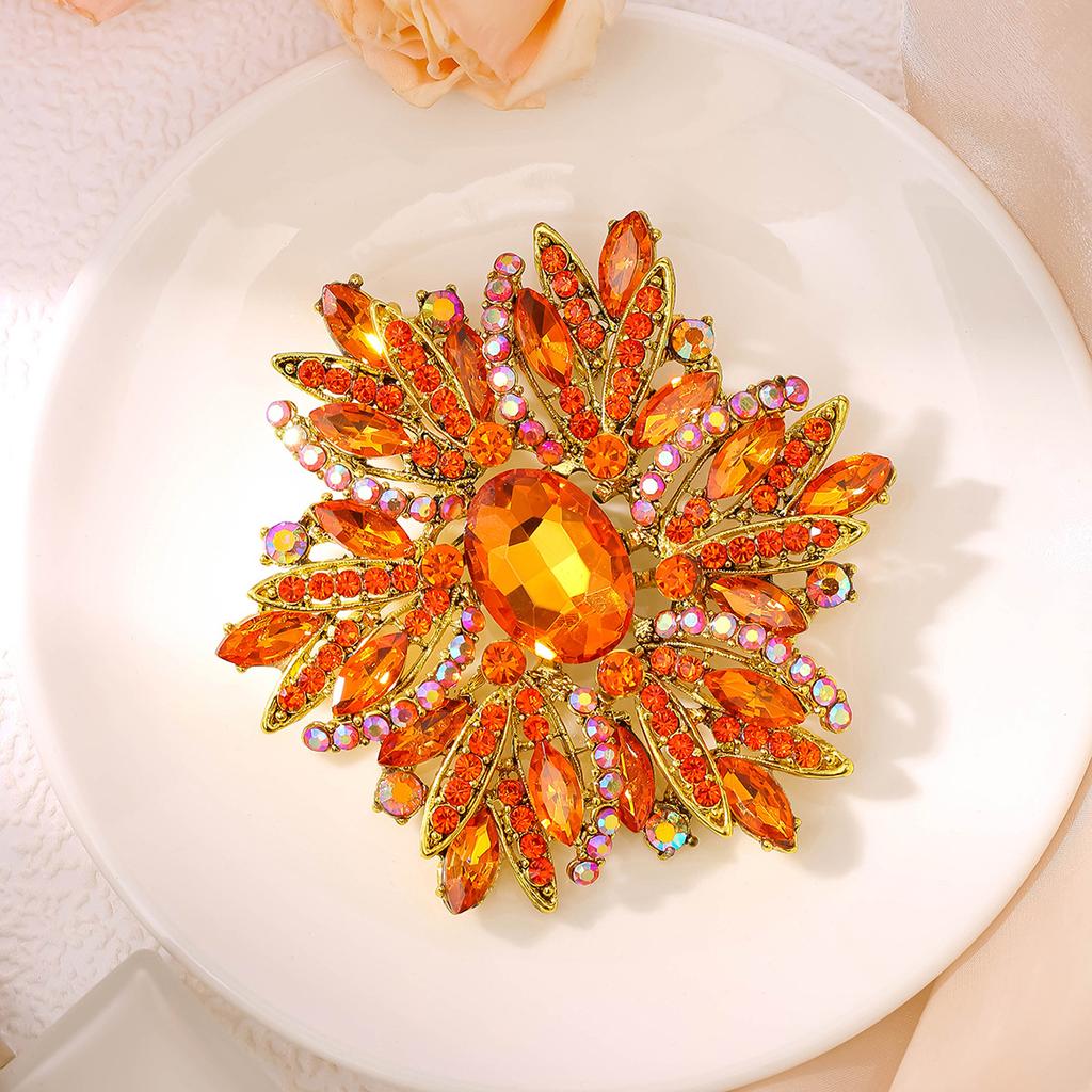 Luxury Vintage Crystal Flower Brooch for Women, Elegant and Fashionable Wedding Dress Accessory, Floral Headpiece Decoration