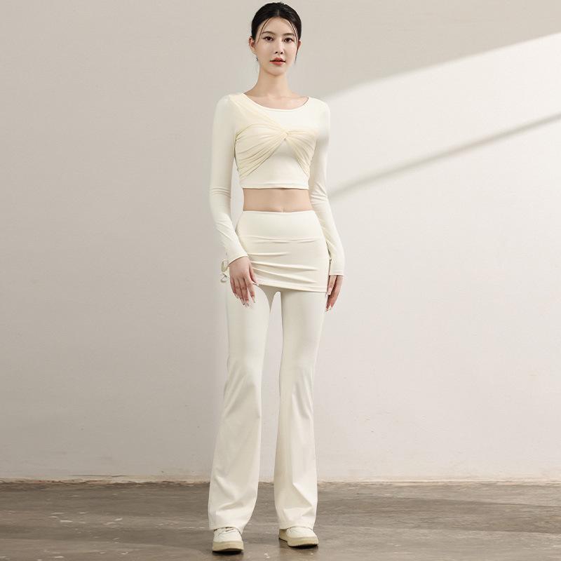 Yoga Set: Long Sleeve Sports Top with Built-in Bra, Slimming Fit, Beautiful Back Mesh for Pilates Training