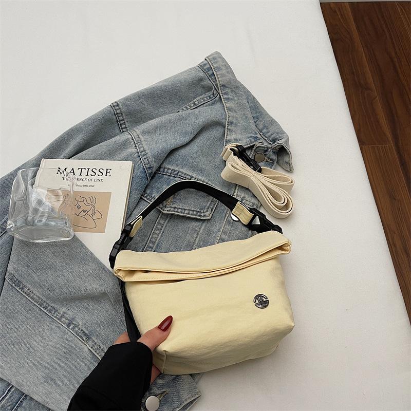 Autumn And Winter Niche Mobile Phone Bag Women'S Versatile Casual Nylon Messenger Bag Commuter Small Bag