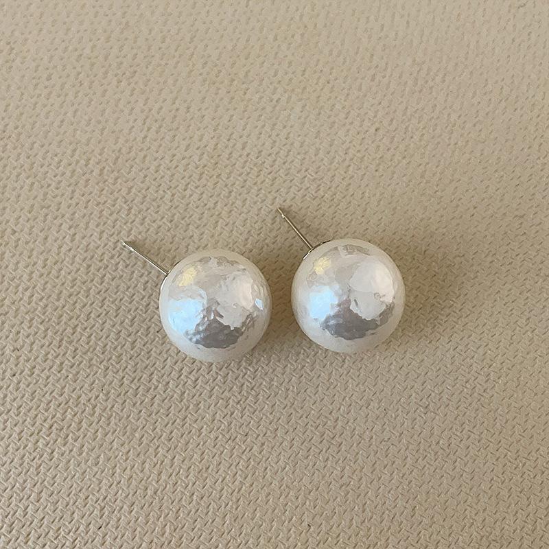 French Retro Irregular Pearl Stud Earrings Women'S Simple High-End Personality Fashion Temperament Versatile Earrings