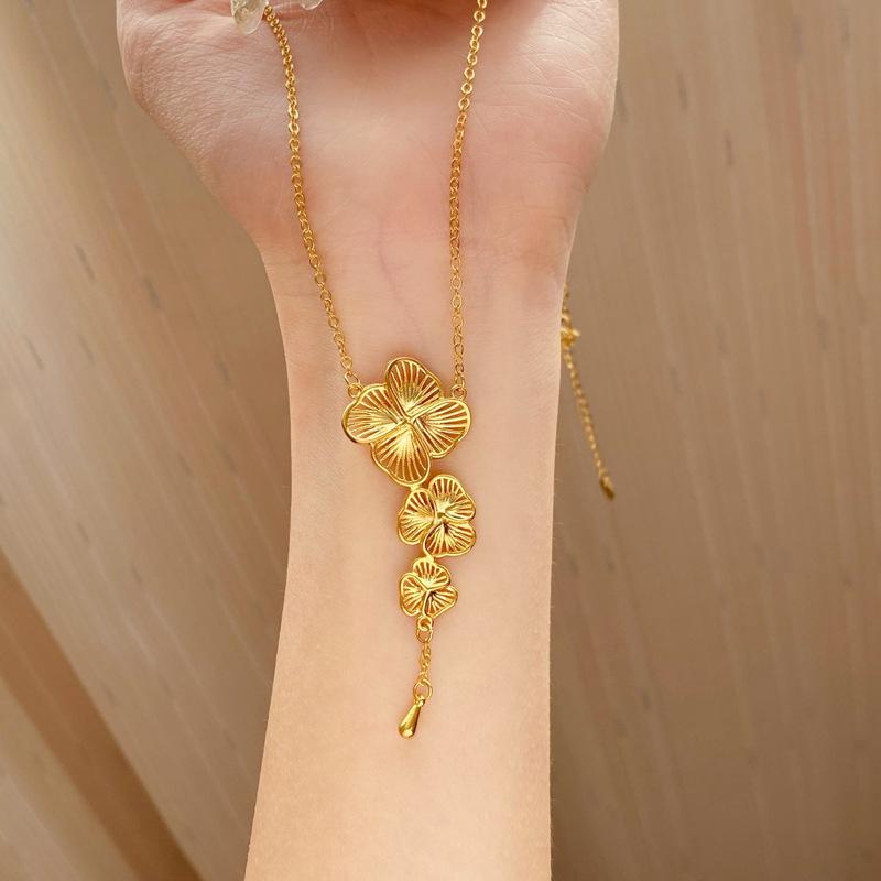 Electroplated zircon serpentine flower butterfly safety lock pearl necklace medieval collarbone chain new Chinese necklace women