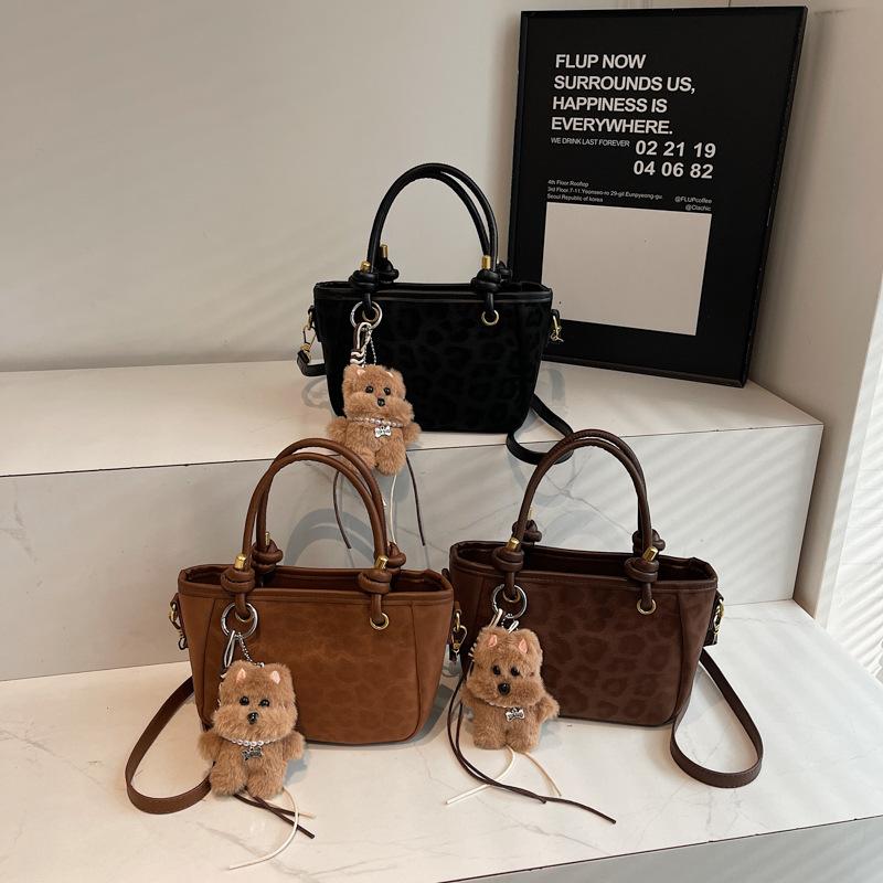 Crossbody Bag, A Popular Single-shoulder Bag for Women, Is A Fashionable and Simple Handbag for Commuting