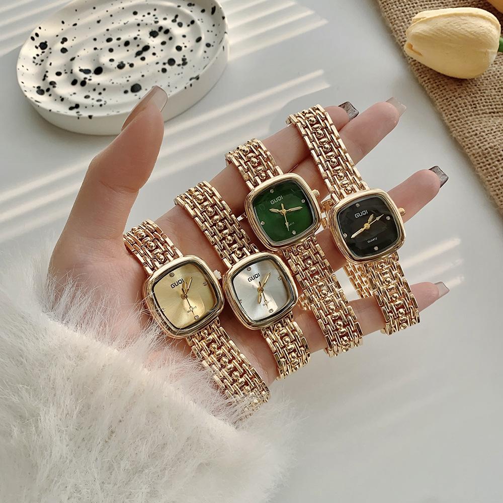 Montre Carrée Simple Petite Femme Rétro Littéraire et Artistique Petite Montre à Quartz Petite Montre Dorée Haut de Gamme